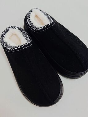 Cozy Cloud Slippers – Soft Lined Winter Comfort